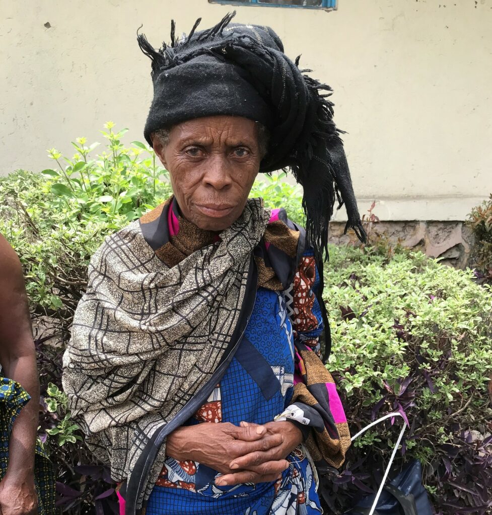Eldre kvinne fra Goma i DR Kongo
