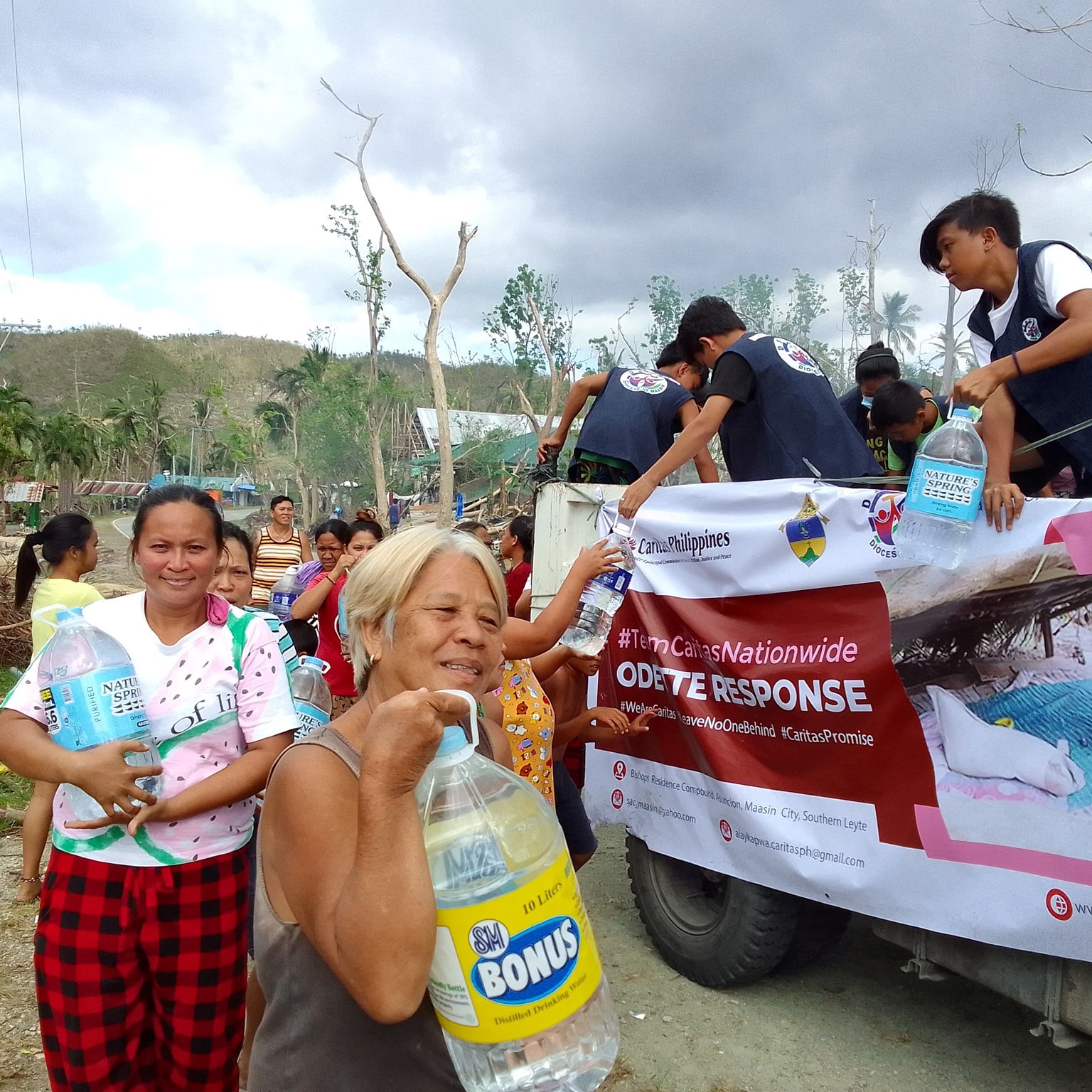 Distribution of water to the population affected by cyclone Rai in the Philippines.