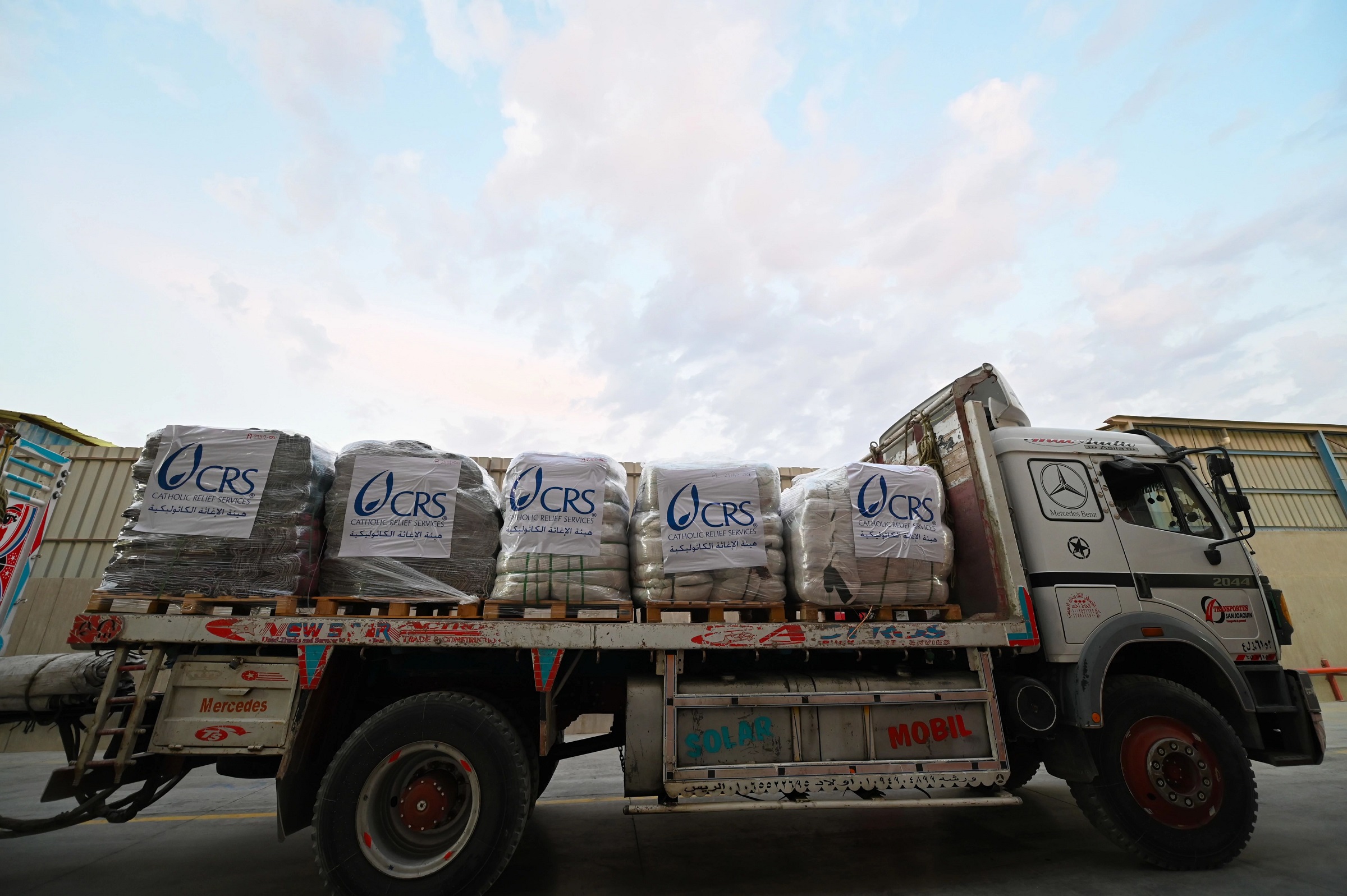 Nødhjelp fra Caritas USA på vei inn i Gaza fra Egypt