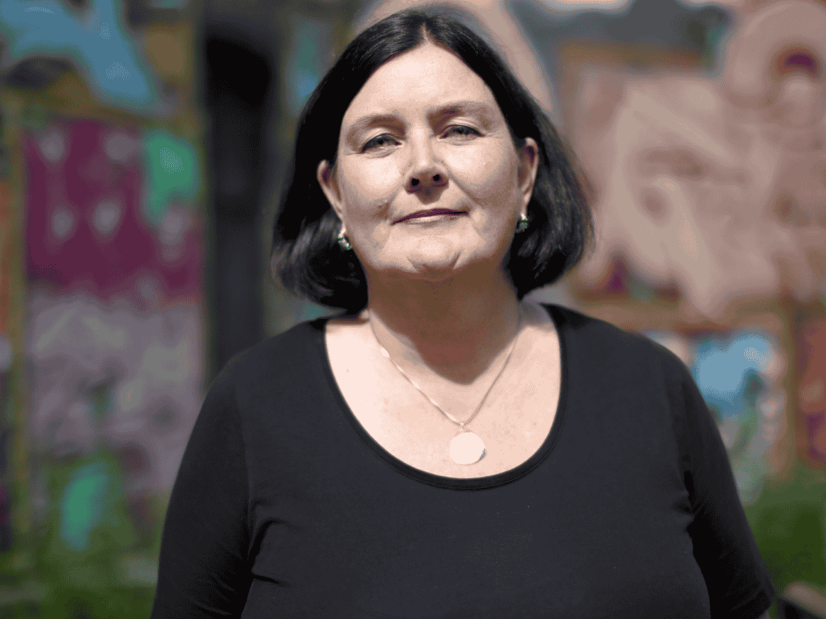 Sekretarz generalna Ingrid Rosendorf cieszy się z Caritas Norwegia