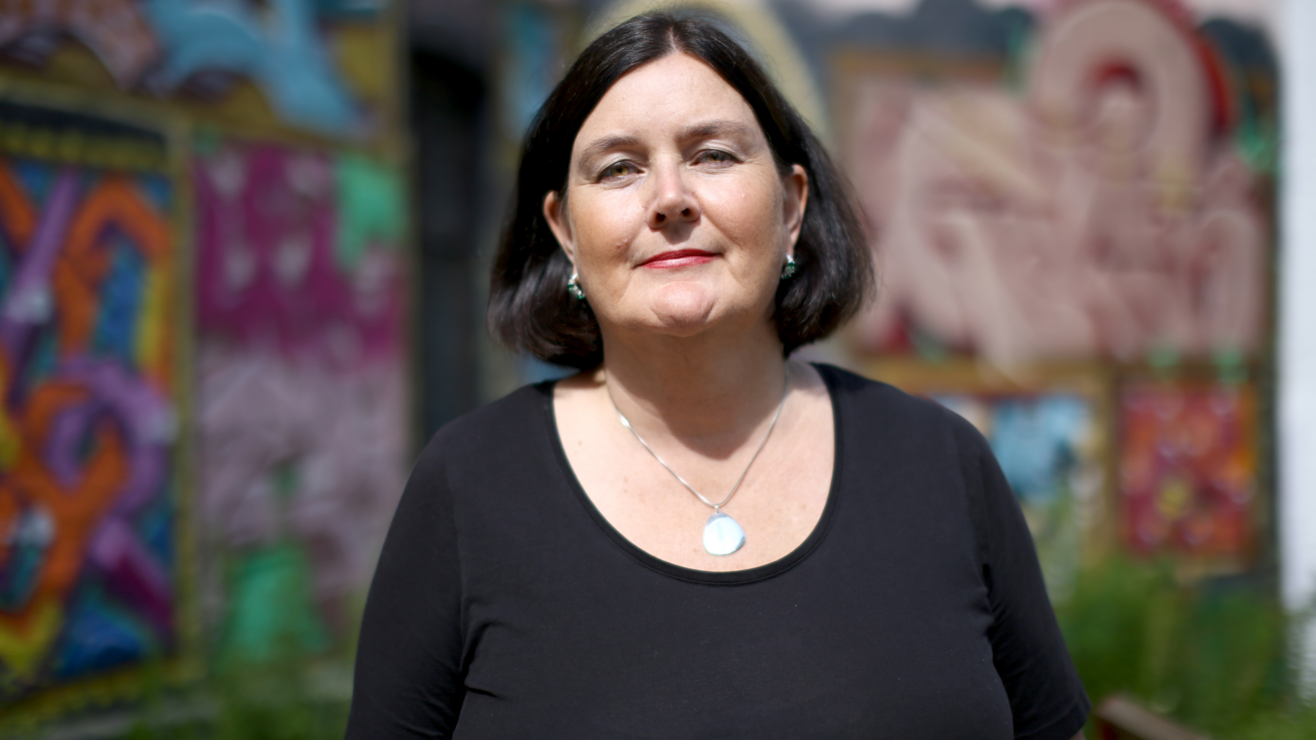 Sekretarz generalna Ingrid Rosendorf cieszy się z Caritas Norwegia