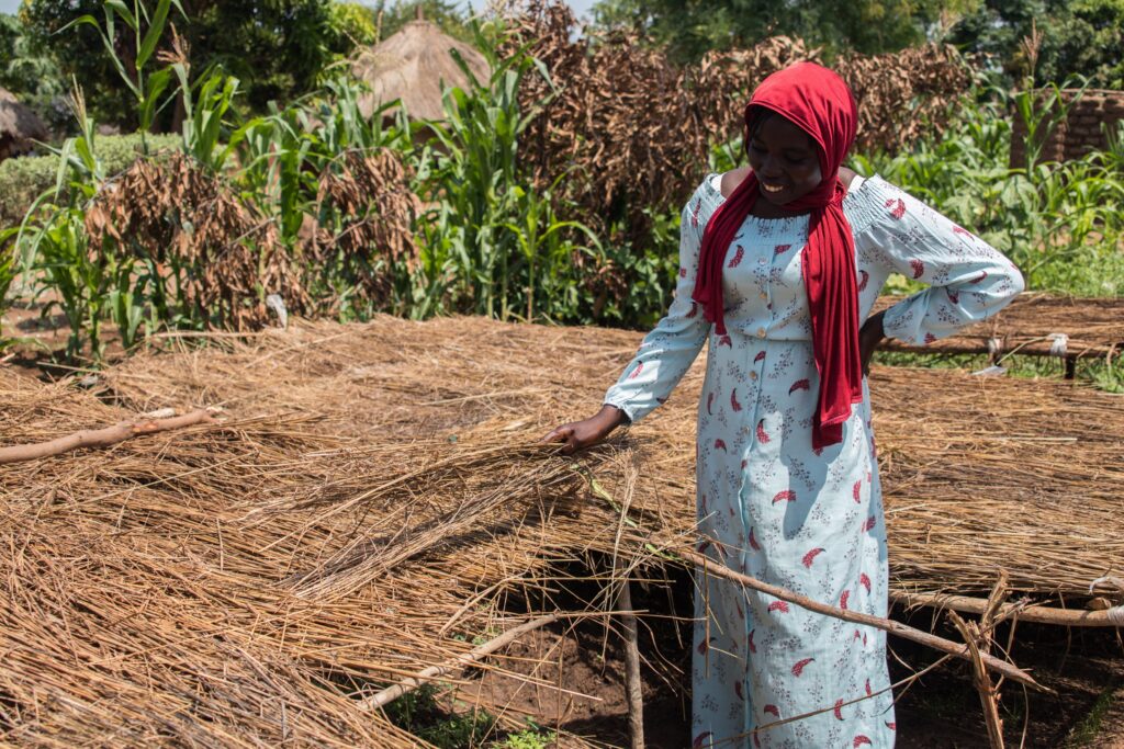 Suray fra Sør-Sudan står ved såbeddet sitt i Bidibidi