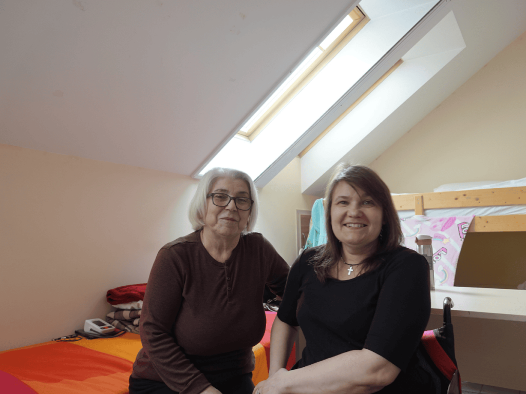 Valentina og Oksana fra Ukraina deler rom på et Caritas-drevet senter i Moldova.