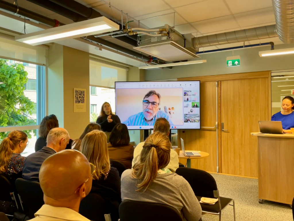 Christian Frerer, fra Det spanske byrået for internasjonalt utviklingssamarbeid deltok digitalt på Caritas Norges frokostseminar. 