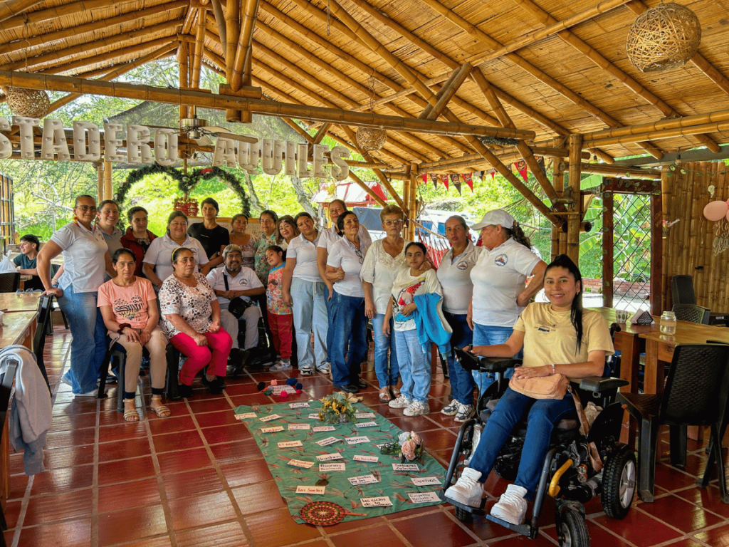 Deltakere i et fredsprogram i regi av Caritas Colombia