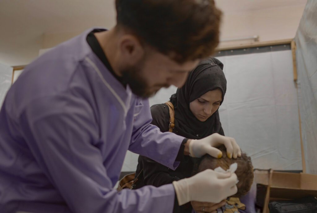 Sønnen til Salami Mohammad Saad får behandling på Caritas sitt sykehus i Gaza. (Foto: Raw media/Trócaire)

